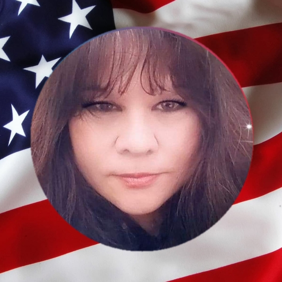 Profile Picture of Debbie Quiles (@debbiequiles) on Poshmark