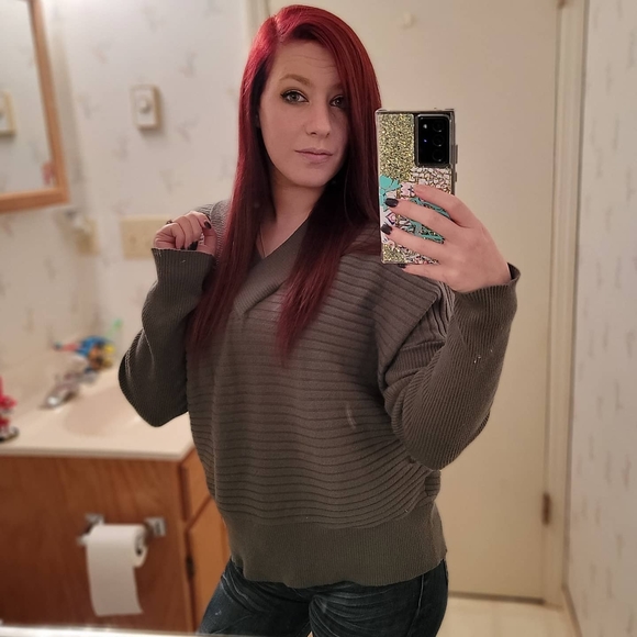 Profile Picture of Tiffani-amber Cosby (@tkinghorn20) on Poshmark