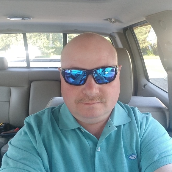 Profile Picture of Chris Howell (@chrishowell981) on Poshmark