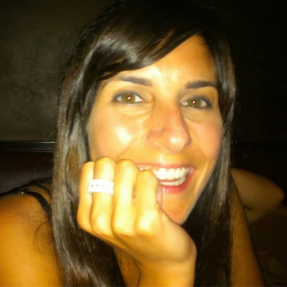 Profile Picture of Alexis Gold (@alexilala) on Poshmark