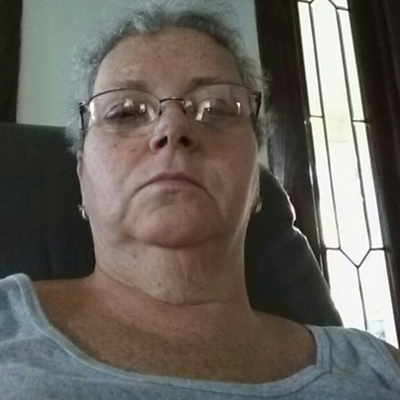 Profile Picture of Sandra Glancy (@skglancy) on Poshmark