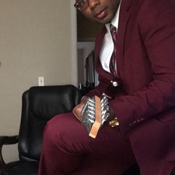 Profile Picture of Kenneth Lindsay (@mrlindsay35) on Poshmark