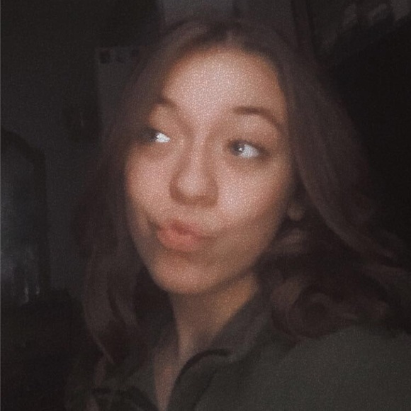 Karlie Cooper - Poshmark Profile Picture of Karlie Cooper (@karliedar868) on Poshmark