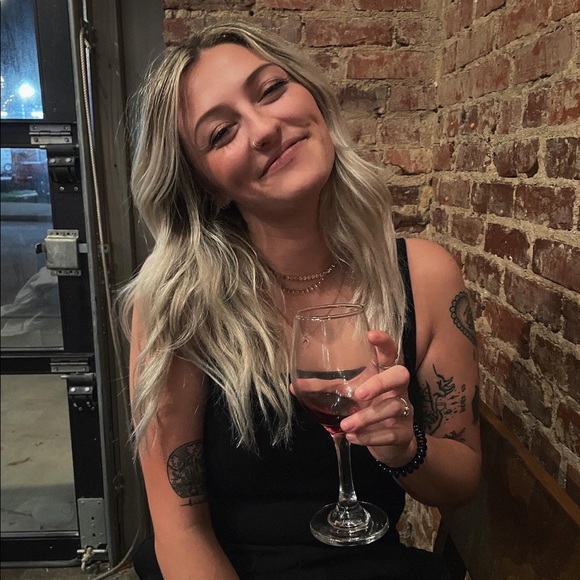 Profile Picture of Marygrace Napolitan (@mnapolitan) on Poshmark