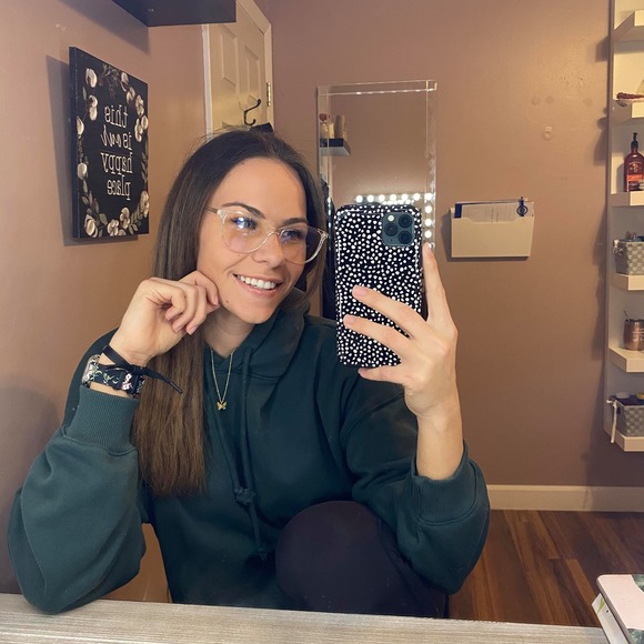 Profile Picture of Tiffany Gmyrek (@tgmyrek12) on Poshmark