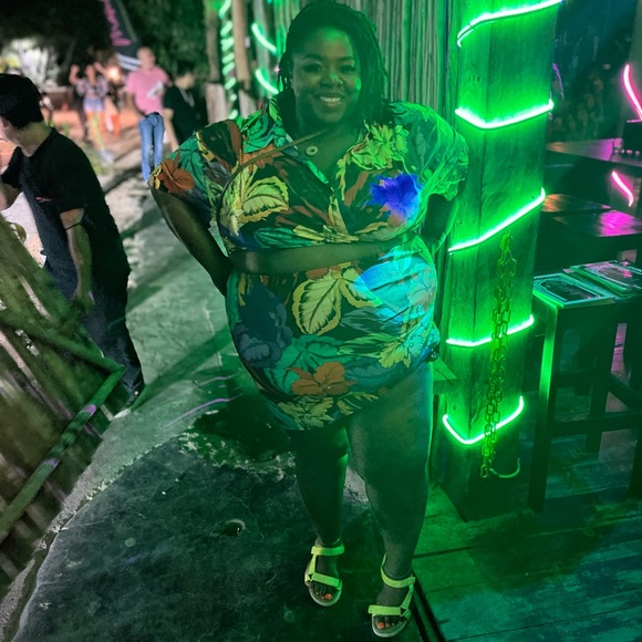 Profile Picture of Carlita Hessing (@carlitahessing) on Poshmark