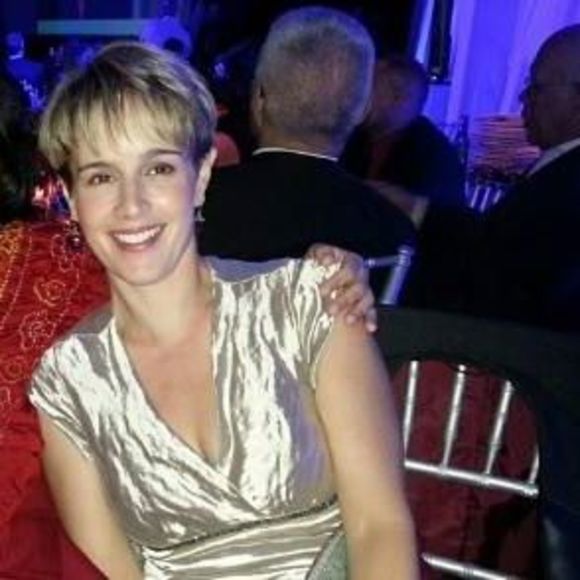 Profile Picture of Alison Connelly (@alisonconnellyf) on Poshmark