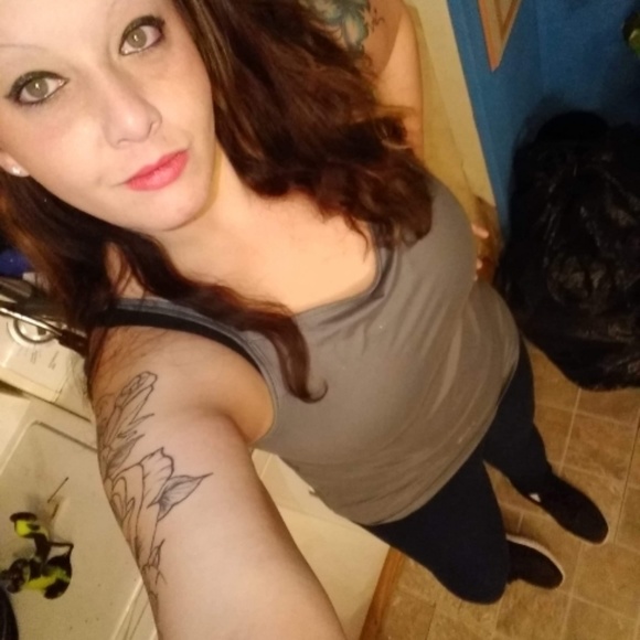 Profile Picture of April Ramsey (@hynotic31) on Poshmark