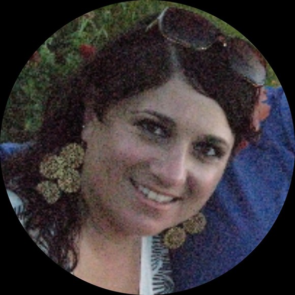 Profile Picture of Davi Traister (@davitraister) on Poshmark