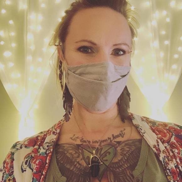 Profile Picture of Lori Kroh lmt (@roxy253) on Poshmark