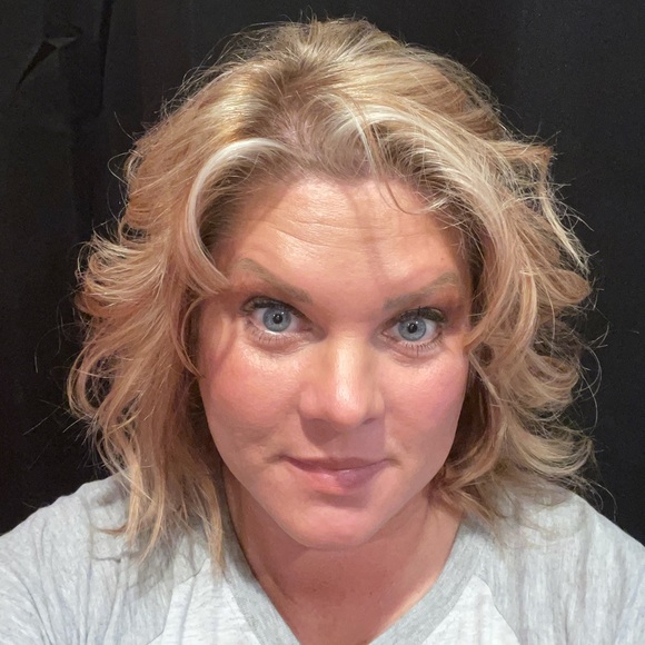 Profile Picture of Paula Stambaugh (@paulastambaugh) on Poshmark
