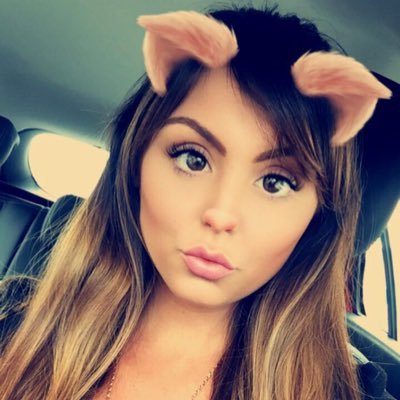 Profile Picture of Laura Chambers  ☠ (@x_x_LC_x_x) on Twitter