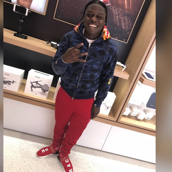 Profile Picture of Davon James (@dayycash) on Poshmark