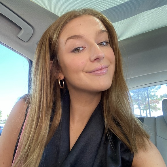 Profile Picture of Miriam Lowe (@miriamcatherine) on Poshmark