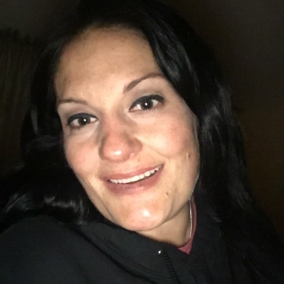 Profile Picture of Nicole Masiero (@nicolemasiero) on Poshmark