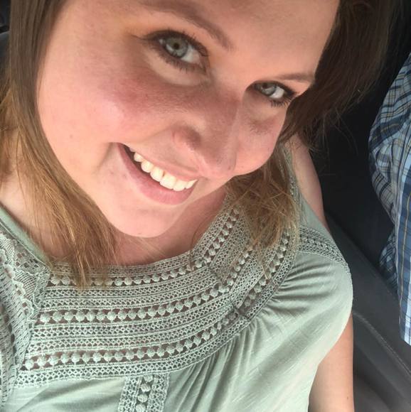 Profile Picture of Angela Nordhues (@actdaffy) on Poshmark