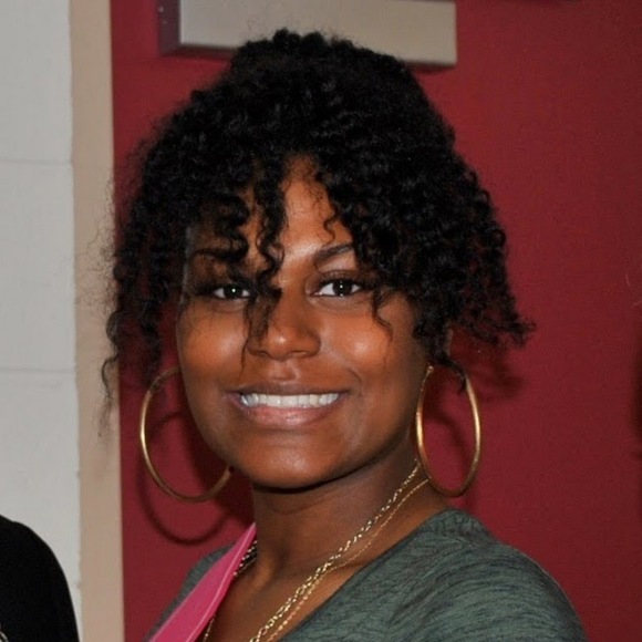 Profile Picture of Alexis Steele (@xchirppinx) on Poshmark