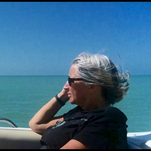 Profile Picture of Debbie Abrams (@debbiea811) on Poshmark