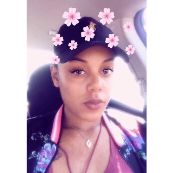 Profile Picture of Summer Patterson (@summerpatter279) on Poshmark