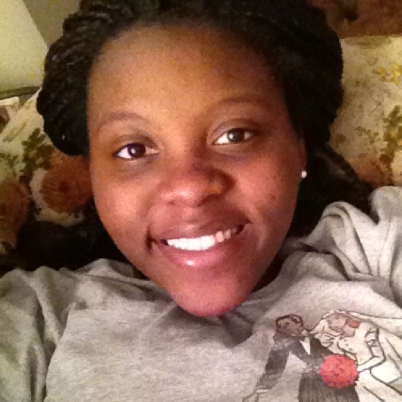 Profile Picture of Alisha Sharpe (@alishanokeys) on Poshmark