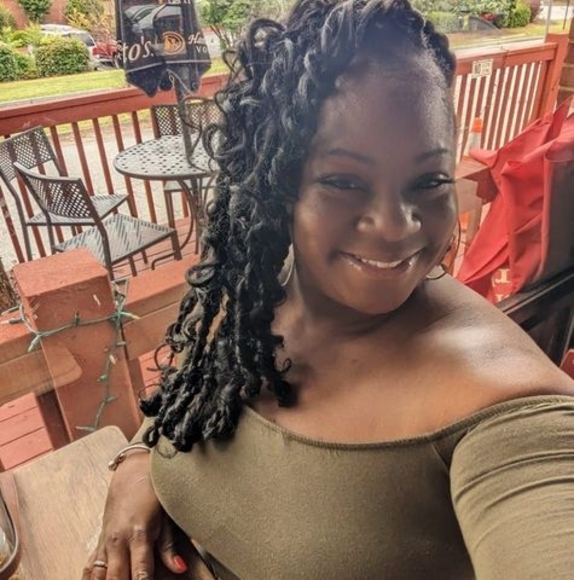 Profile Picture of Annethea Hudnell (@annetheaq) on Poshmark