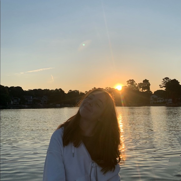 Profile Picture of Isabel Swartzendruber (@isabel_swartz) on Poshmark
