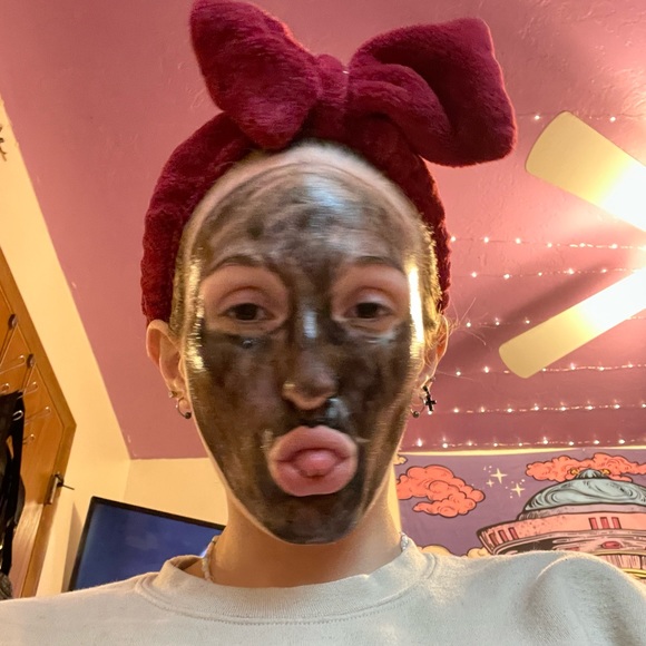 Profile Picture of Katelin Baltazor (@kbaltazor112905) on Poshmark