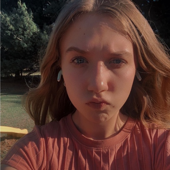 Profile Picture of Hailee Cisewski (@haileecisewski4) on Poshmark