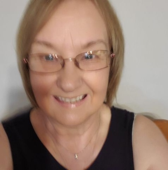 Profile Picture of Louise Smith (@louisesmith1948) on Poshmark