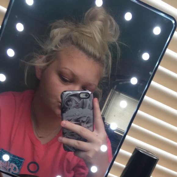 Profile Picture of Haley Harris (@hhbug02) on Poshmark