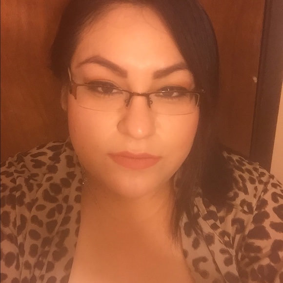 Profile Picture of Arely Sanchez (@arely6290) on Poshmark