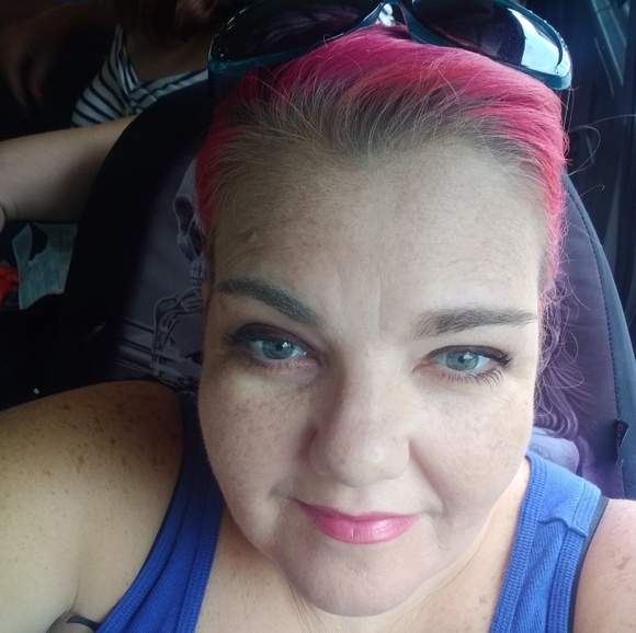 Profile Picture of Leah Bauer (@leahbauer1) on Poshmark