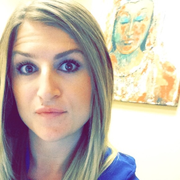 Profile Picture of Jennifer Scroggins (@jennscroggins) on Poshmark