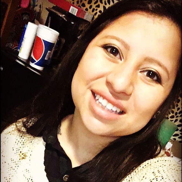 Profile Picture of Lindsey Emmel (@lindseyemmel94) on Poshmark