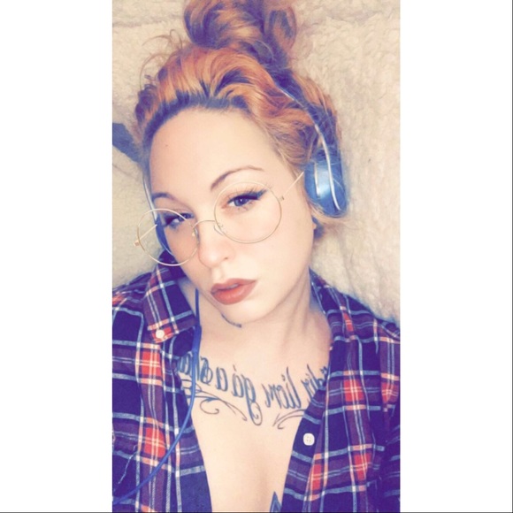 Profile Picture of Meikayla Peffer (@manicmeik) on Poshmark