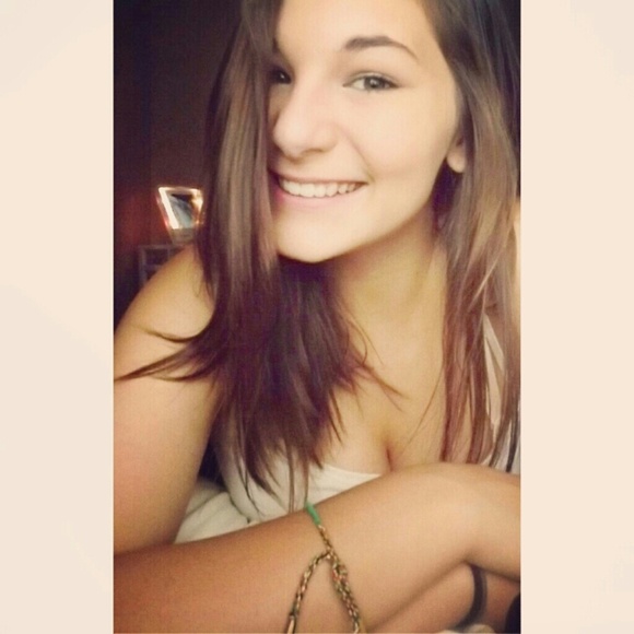 Profile Picture of Mackenzie Franklin (@__mackeenziie__) on Poshmark