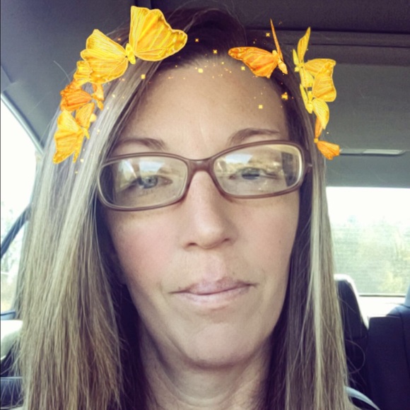 Profile Picture of Tonya Lundquist (@tolundquist) on Poshmark