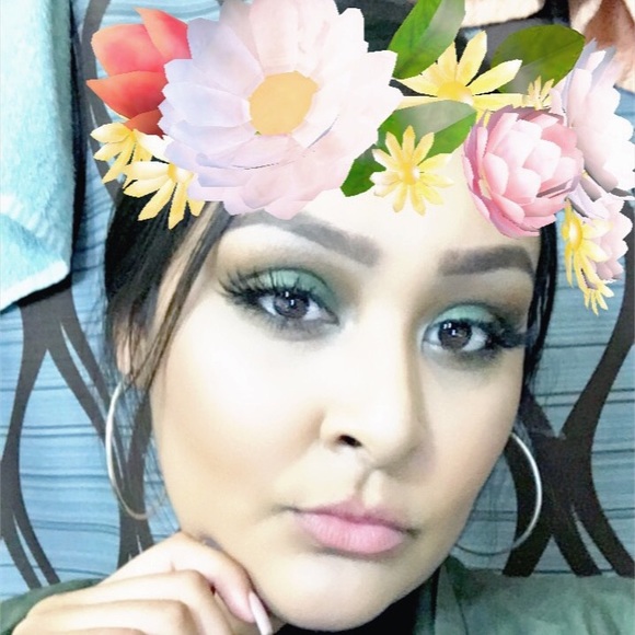 Profile Picture of Angela Preda (@axoxoxo) on Poshmark