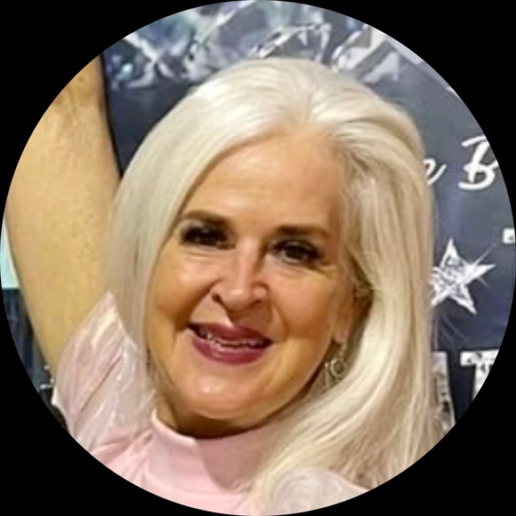Profile Picture of Martha Keller (@seacrestgirl) on Poshmark