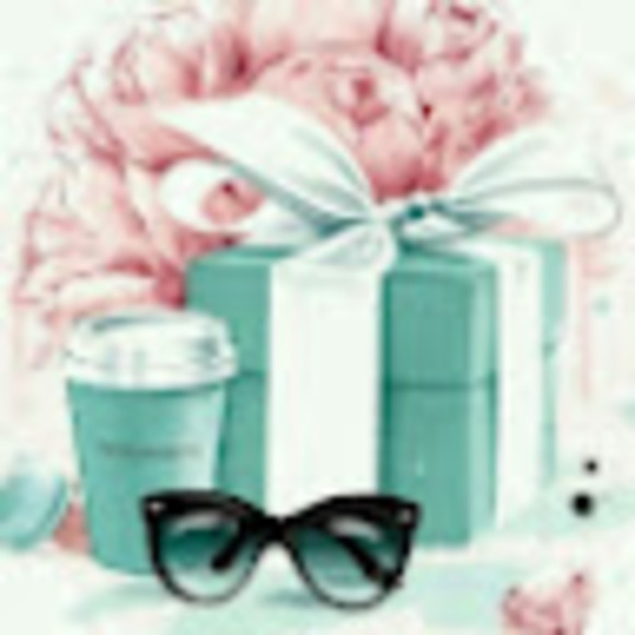 Profile Picture of Ella Simson (@ellasimson) on Poshmark