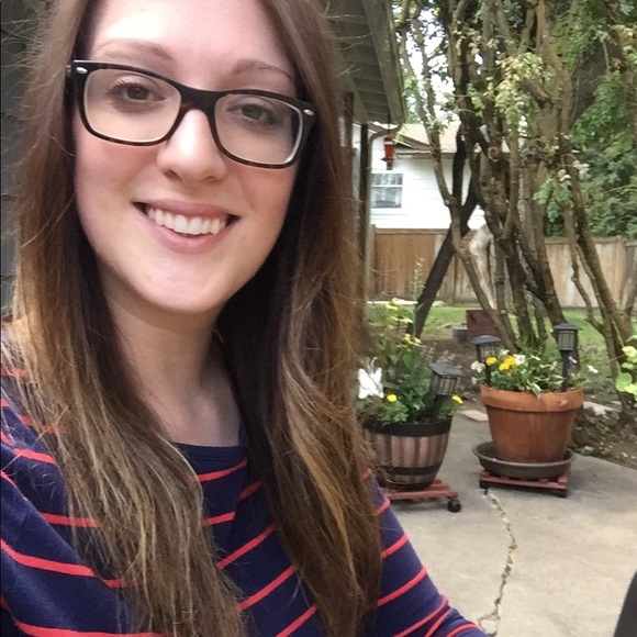 Profile Picture of Afton Pydynkowsky (@aftonpy) on Poshmark