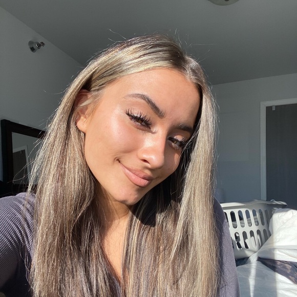 Profile Picture of Isabelle Klocker (@isabelleklocker) on Poshmark