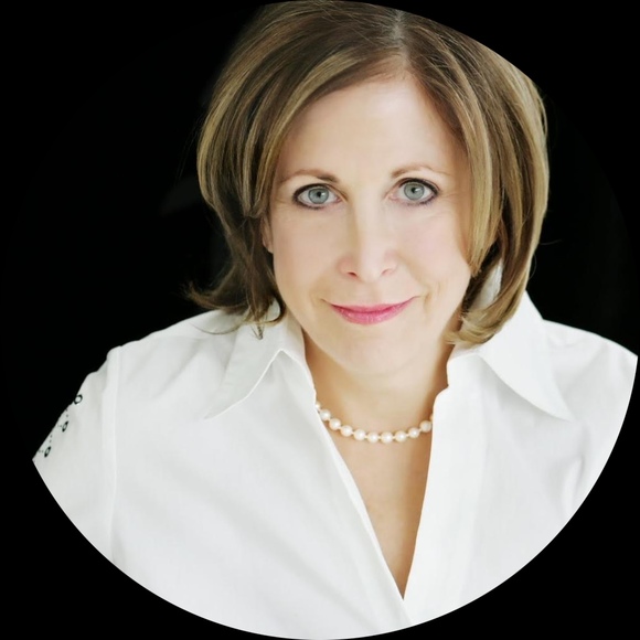 Profile Picture of Carolyn Daitch (@carolynreta) on Poshmark