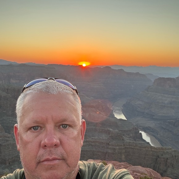 Profile Picture of Jim Bishop (@jimbishop838) on Poshmark
