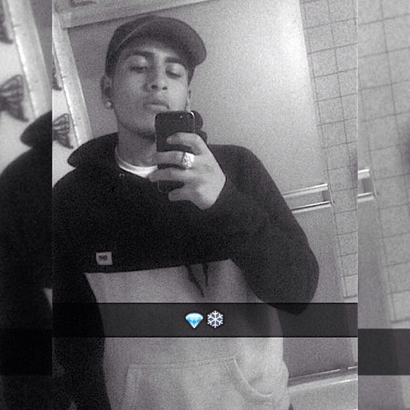 Profile Picture of Benjamin Avina (@benjamin_avina6) on Poshmark