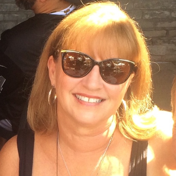 Profile Picture of Jodi Case (@jcase55) on Poshmark