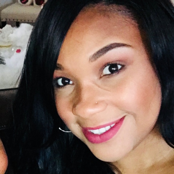 Profile Picture of Cheyenne Corfman (@cheyd1) on Poshmark