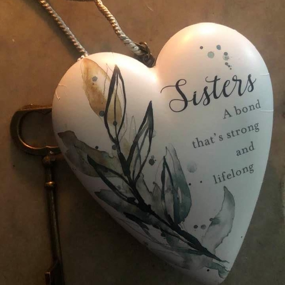 Profile Picture of Mary Yux hardwick (@marymagner63) on Poshmark