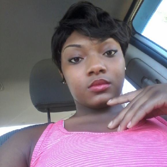 Profile Picture of Amber Starks (@ladi_snaxx) on Poshmark
