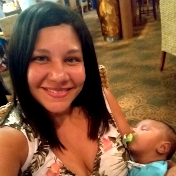 Profile Picture of Samantha Ogenia (@summer1408) on Poshmark